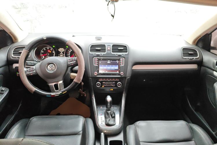 Used Volkswagen Golf 2011 1.4 TSI Luxury Touring Edition Center Console