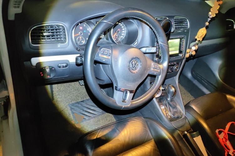 Used Volkswagen Golf 2011 1.4 TSI Automatic Luxury Edition Center Console