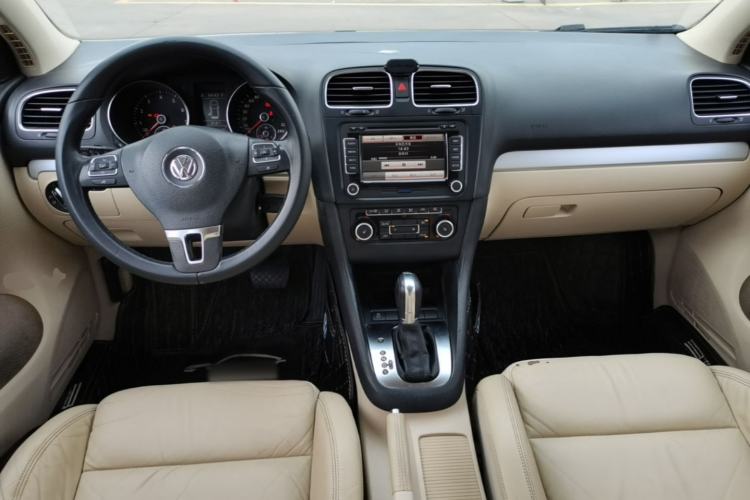 Used Volkswagen Golf 2011 1.4 TSI Automatic Luxury Edition Center Console