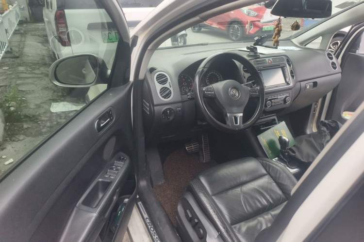 Used Volkswagen Golf 2011 1.4TSI Cross Golf Driver Seat
