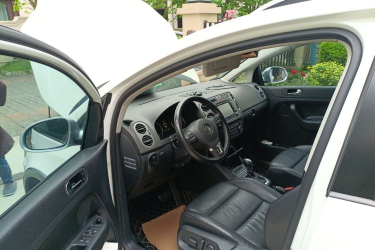 Used Volkswagen Golf 2011 1.4TSI Cross Golf Driver Seat