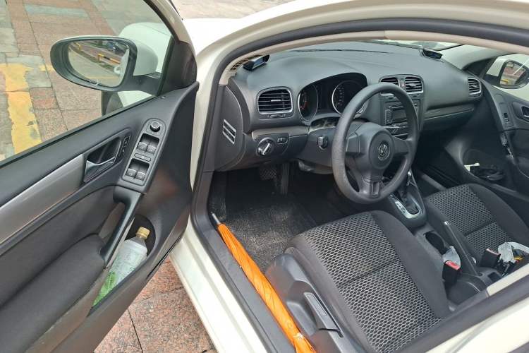 Used Volkswagen Golf 2011 1.6L Automatic Fashion Edition Driver Seat
