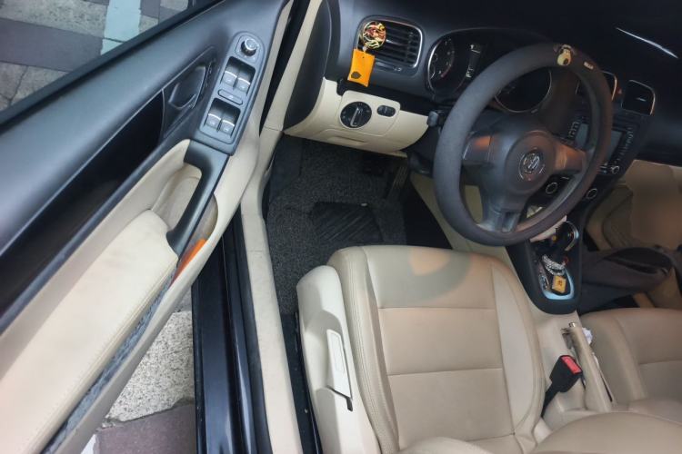 Used Volkswagen Golf 2011 1.4 TSI Automatic Luxury Edition Driver Seat