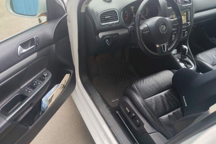 Used Volkswagen Golf 2011 1.4 TSI Luxury Touring Edition Driver Seat