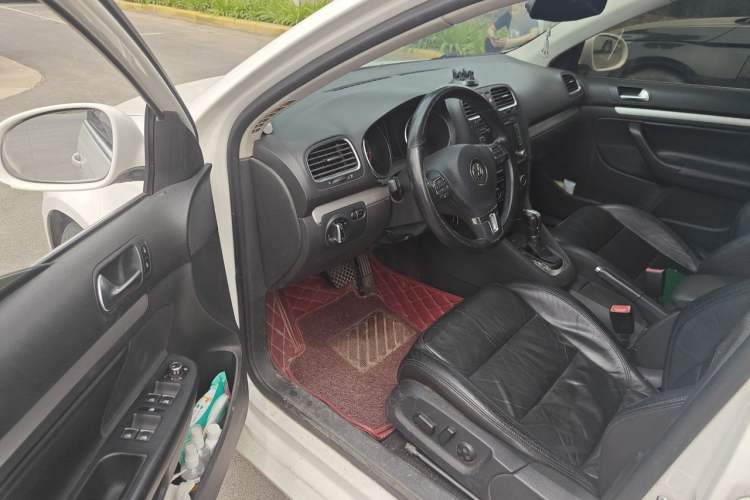 Used Volkswagen Golf 2011 1.4 TSI Luxury Touring Edition Driver Seat