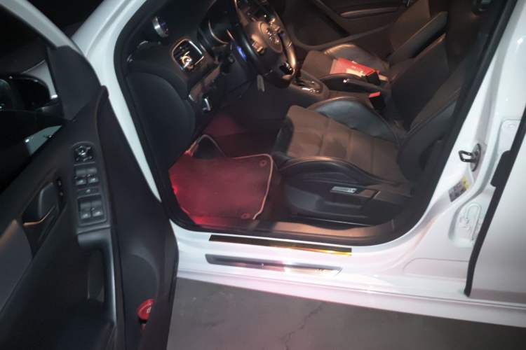 Used Volkswagen Golf 2011 2.0 TSI R Driver Seat