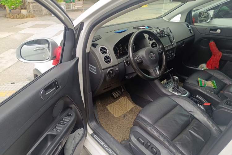 Used Volkswagen Golf 2011 1.4TSI Cross Golf Driver Seat