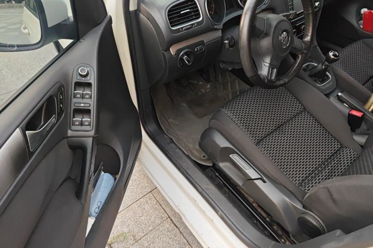 Used Volkswagen Golf 2011 1.6 Manual Fashion Edition Driver Seat