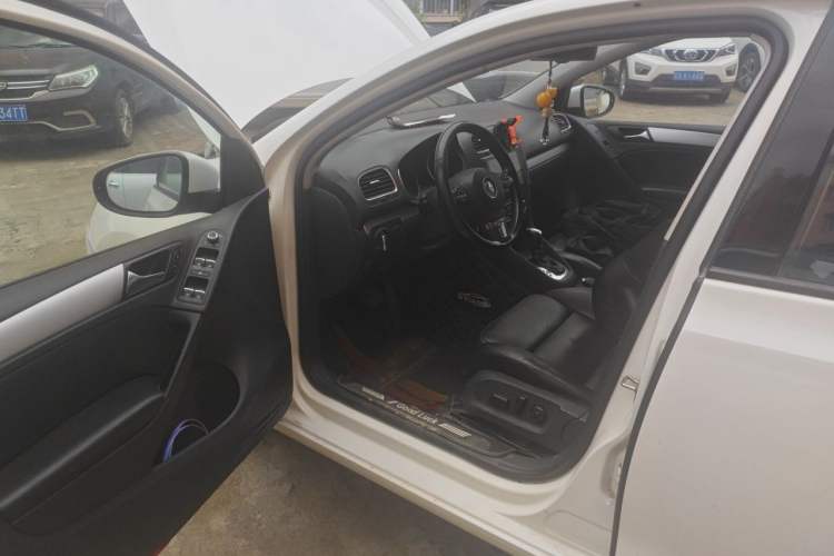 Used Volkswagen Golf 2011 1.4 TSI Automatic Luxury Edition Driver Seat