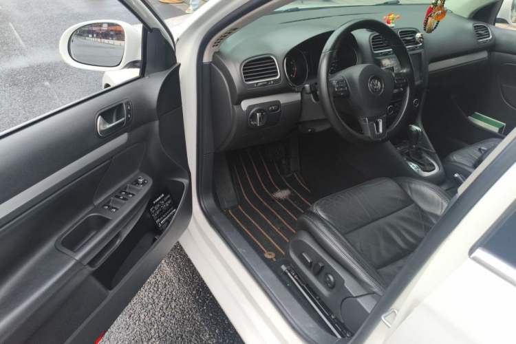 Used Volkswagen Golf 2011 1.4 TSI Luxury Touring Edition Driver Seat