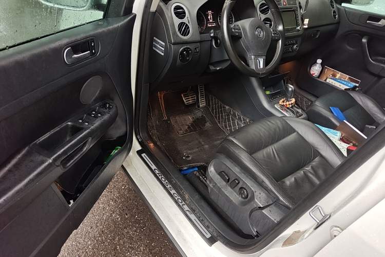 Used Volkswagen Golf 2011 1.4TSI Cross Golf Driver Seat