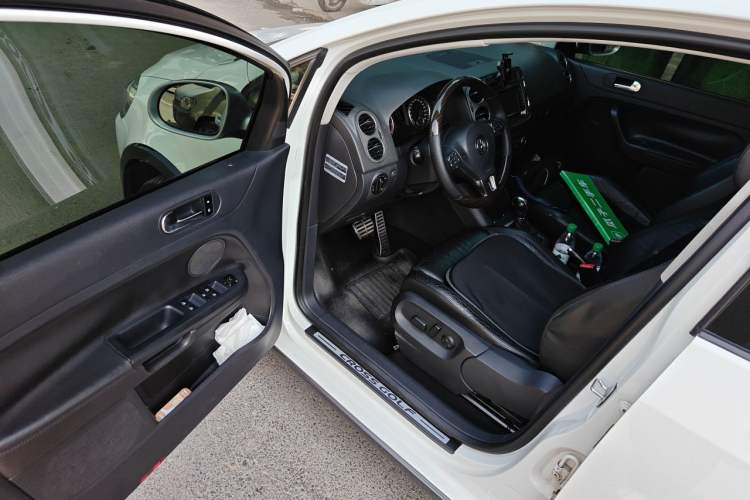 Used Volkswagen Golf 2011 1.4TSI Cross Golf Driver Seat