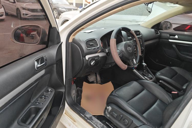 Used Volkswagen Golf 2011 1.4 TSI Luxury Touring Edition Driver Seat