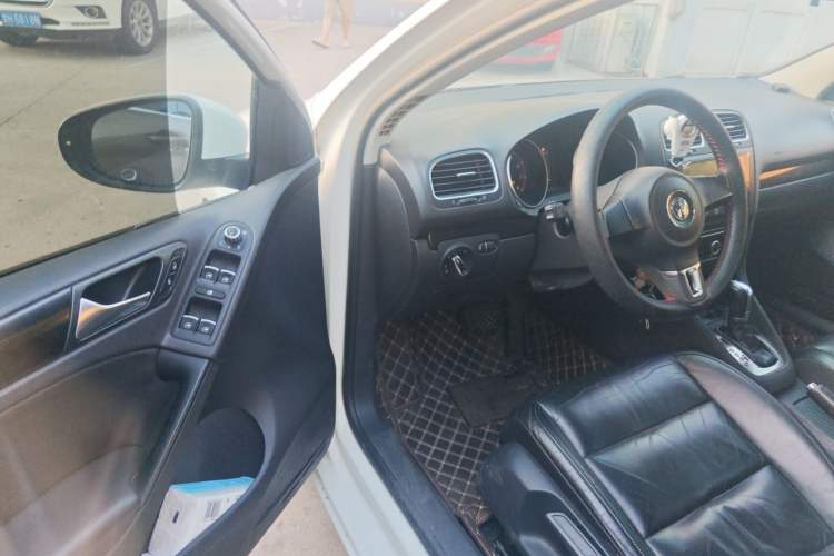 Used Volkswagen Golf 2011 1.4 TSI Automatic Luxury Edition Driver Seat