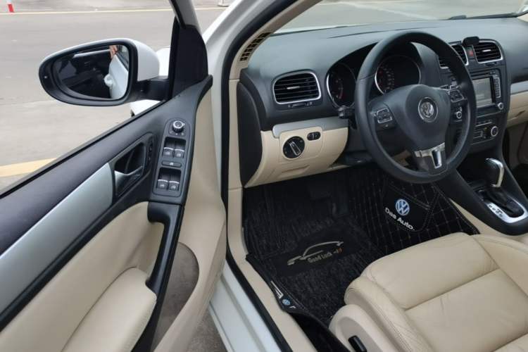 Used Volkswagen Golf 2011 1.4 TSI Automatic Luxury Edition Driver Seat