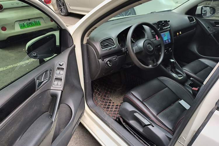 Used Volkswagen Golf 2011 1.4 TSI Automatic Comfort Model Driver Seat