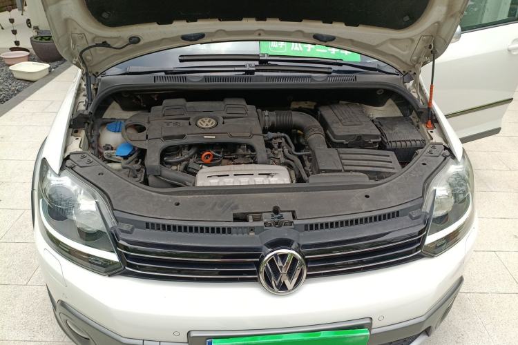 Used Volkswagen Golf 2011 1.4TSI Cross Golf Engine Bay