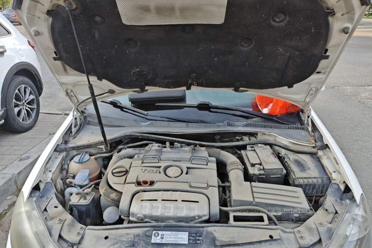 Used Volkswagen Golf 2011 1.4 TSI Comfort Travel Edition Engine Bay