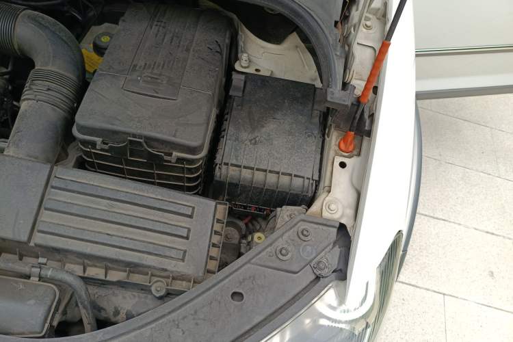 Used Volkswagen Golf 2011 1.4TSI Cross Golf Engine Bay Left