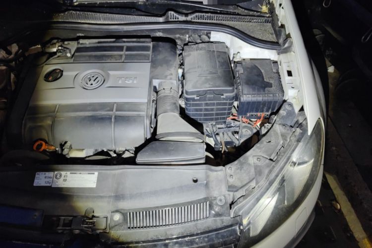 Used Volkswagen Golf 2011 2.0 TSI R Engine Bay Left