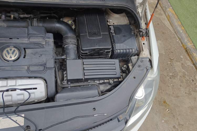 Used Volkswagen Golf 2011 1.4TSI Cross Golf Engine Bay Left