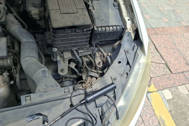 Used Volkswagen Golf 2011 1.6L Automatic Fashion Edition Engine Bay Left