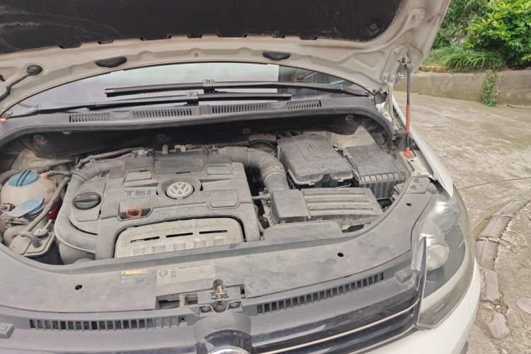 Used Volkswagen Golf 2011 1.4TSI Cross Golf Engine Bay Left