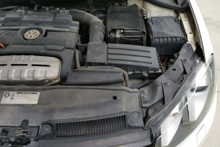 Used Volkswagen Golf  Engine Bay Left