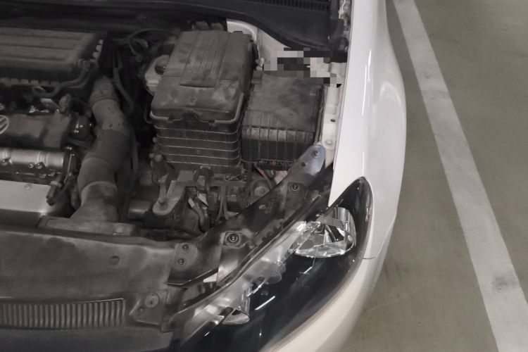 Used Volkswagen Golf 2011 1.6L Automatic Comfort Model Engine Bay Left