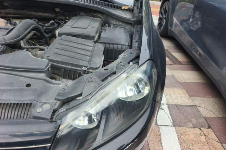 Used Volkswagen Golf 2011 1.4 TSI Automatic Luxury Edition Engine Bay Left