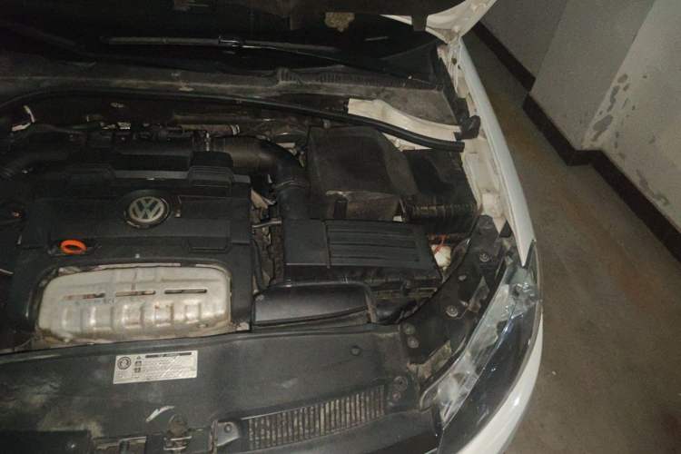 Used Volkswagen Golf 2011 1.4 TSI Comfort Travel Edition Engine Bay Left