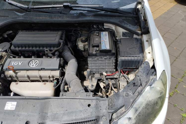 Used Volkswagen Golf 2011 1.6 Automatic Luxury Edition Engine Bay Left