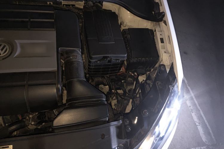 Used Volkswagen Golf 2011 2.0 TSI R Engine Bay Left