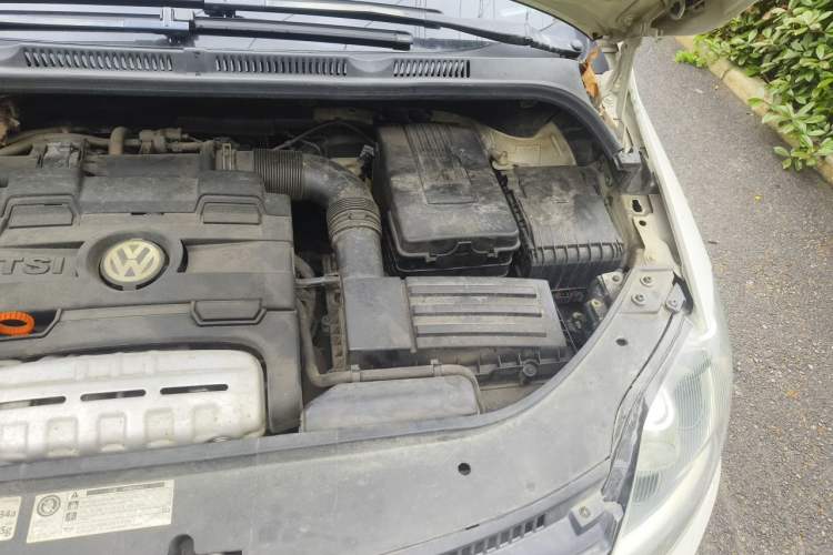 Used Volkswagen Golf 2011 1.4TSI Cross Golf Engine Bay Left