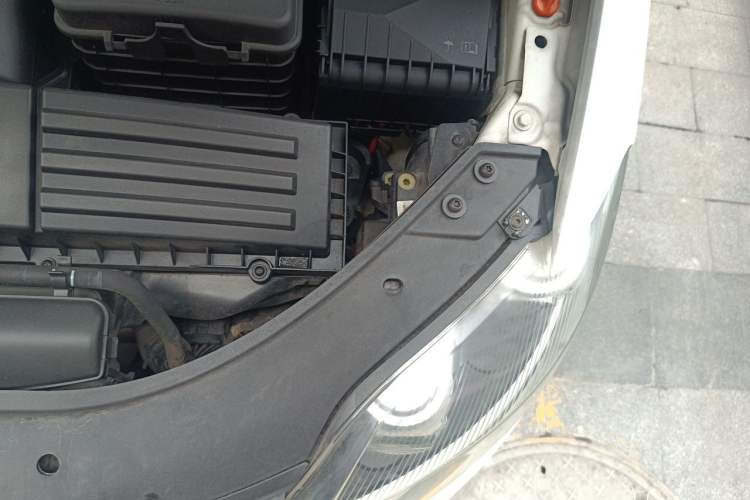 Used Volkswagen Golf 2011 1.4TSI Cross Golf Engine Bay Left