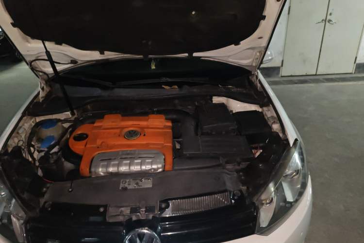 Used Volkswagen Golf 2011 1.4 TSI Comfort Travel Edition Engine Bay Left