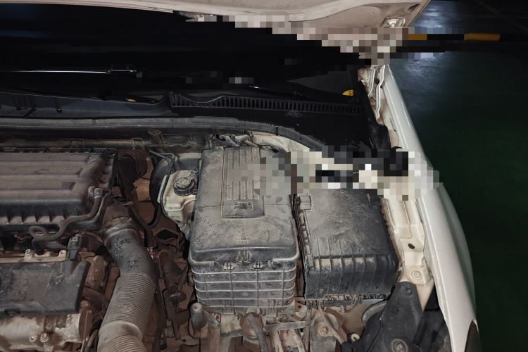 Used Volkswagen Golf 2011 1.6 Manual Fashion Edition Engine Bay Left