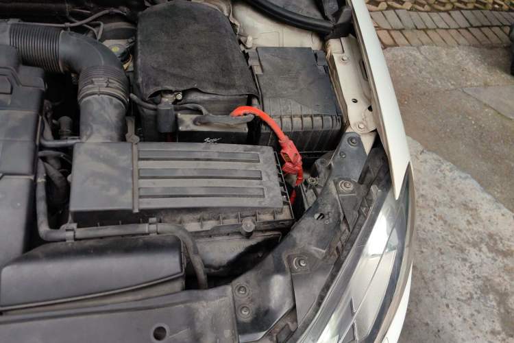 Used Volkswagen Golf 2011 1.4 TSI Comfort Travel Edition Engine Bay Left