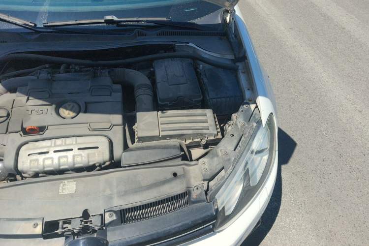 Used Volkswagen Golf 2011 1.4 TSI Luxury Touring Edition Engine Bay Left