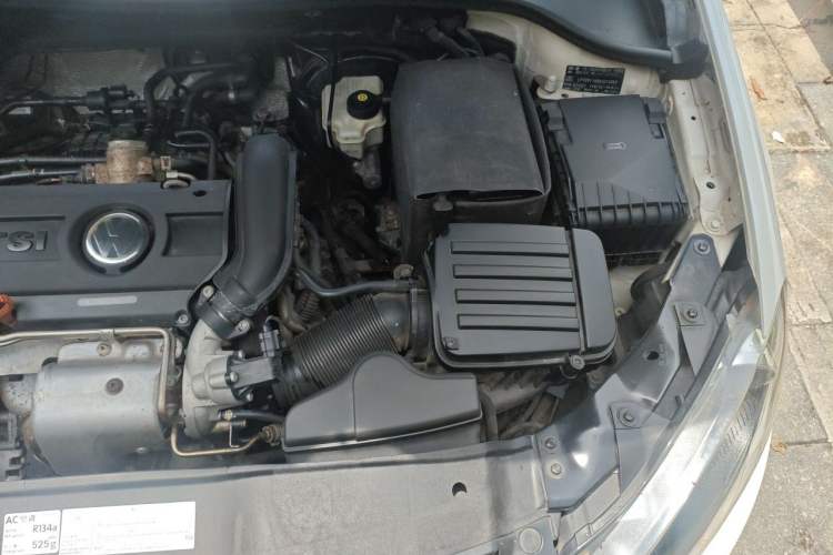 Used Volkswagen Golf 2011 1.4 TSI Manual Comfort Edition Engine Bay Left