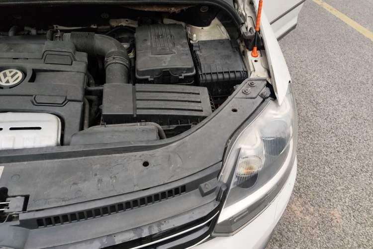 Used Volkswagen Golf 2011 1.4TSI Cross Golf Engine Bay Left