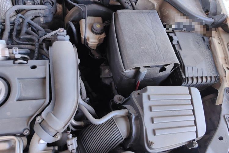 Used Volkswagen Golf 2011 1.4 TSI Manual Comfort Edition Engine Bay Left