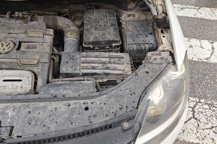 Used Volkswagen Golf 2011 1.4TSI Cross Golf Engine Bay Left