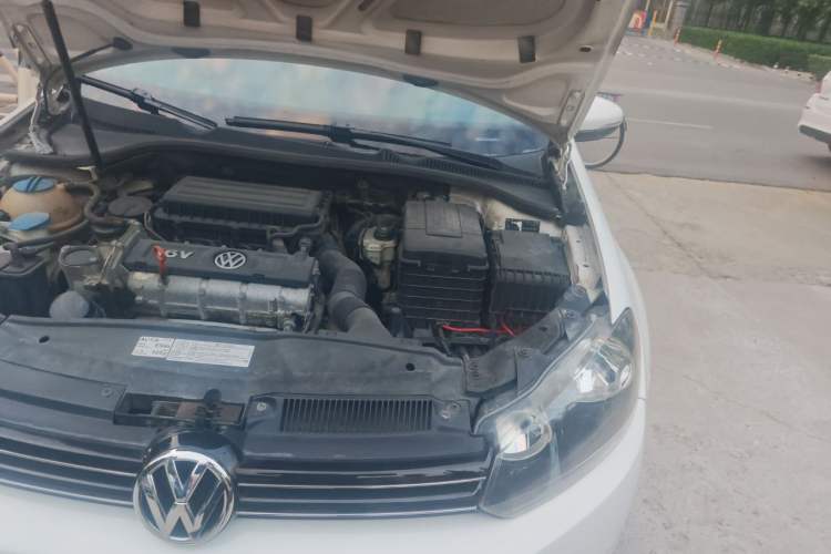 Used Volkswagen Golf 2011 1.6 Manual Comfort Model Engine Bay Left