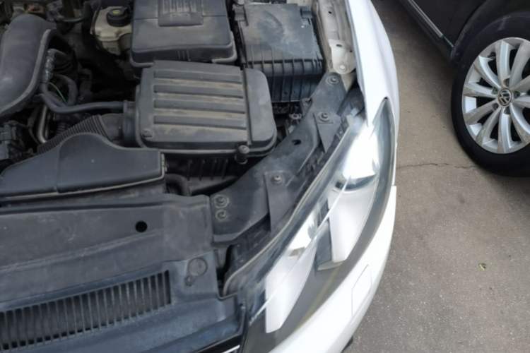 Used Volkswagen Golf 2011 1.4 TSI Automatic Luxury Edition Engine Bay Left