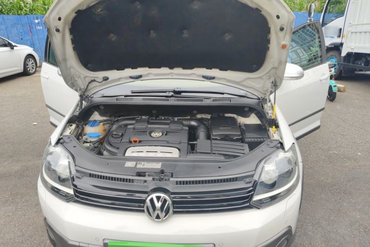 Used Volkswagen Golf 2011 1.4TSI Cross Golf Engine Bay