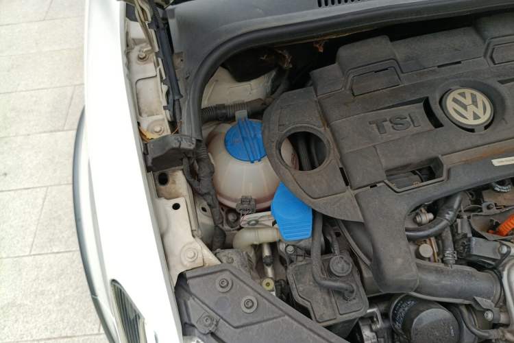 Used Volkswagen Golf 2011 1.4TSI Cross Golf Engine Bay Right