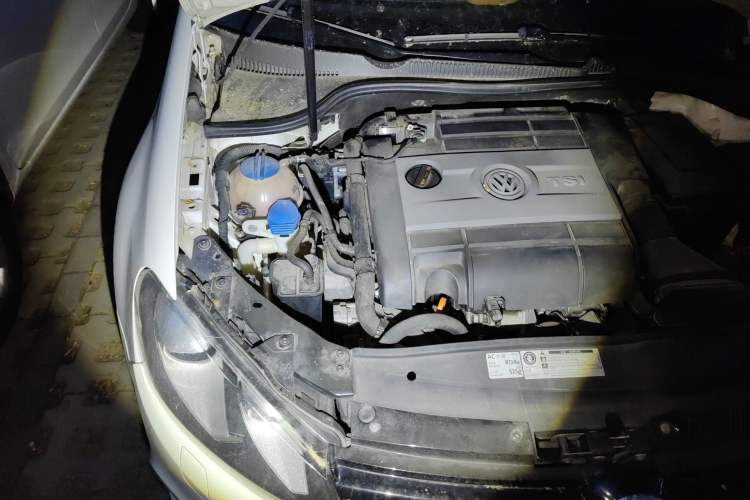 Used Volkswagen Golf 2011 2.0 TSI R Engine Bay Right