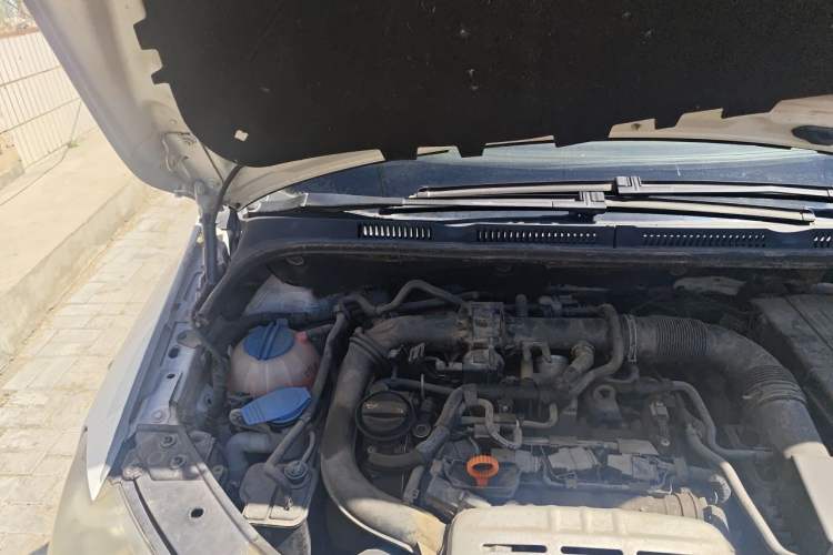 Used Volkswagen Golf 2011 1.4TSI Cross Golf Engine Bay Right