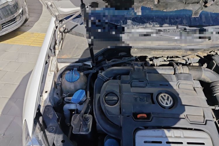 Used Volkswagen Golf 2011 1.4 TSI Comfort Travel Edition Engine Bay Right